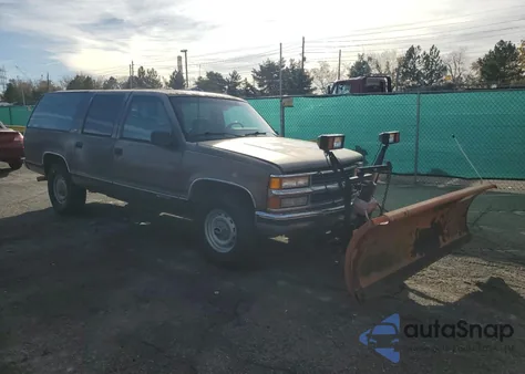 1994 Chevrolet Suburban K1500 из США, поврежденный, VIN 1GNFK16K7RJ395442